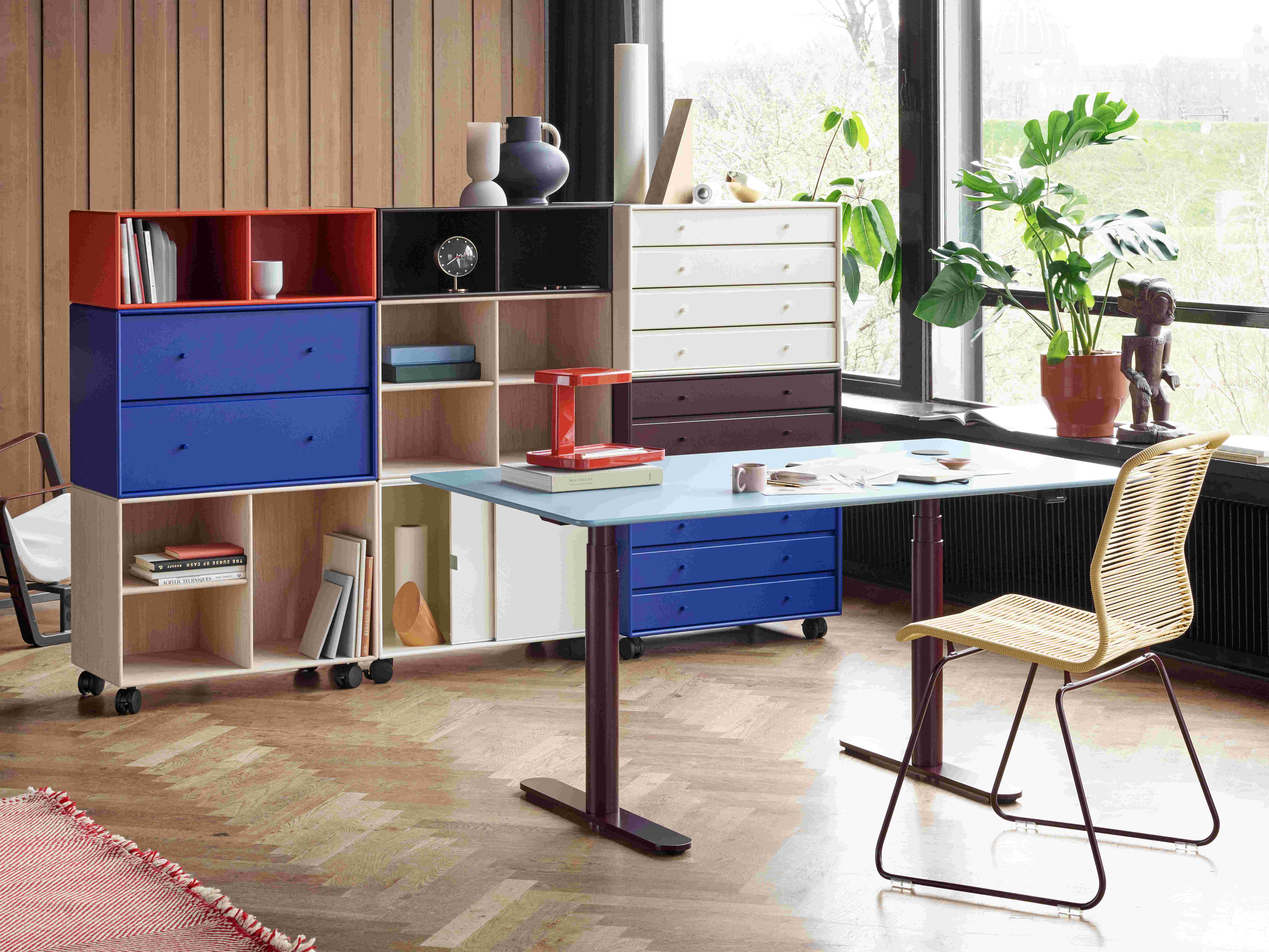 Montana_Home20_21_HiLowTable_PantonOne_Hokkaido_Monarch_WhiteOak_Vanilla_Balsamic_02_W